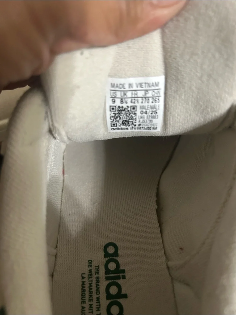 NEW Adidas  Campus Suede Sneakers in Off-White with Green Heel Tab size 9